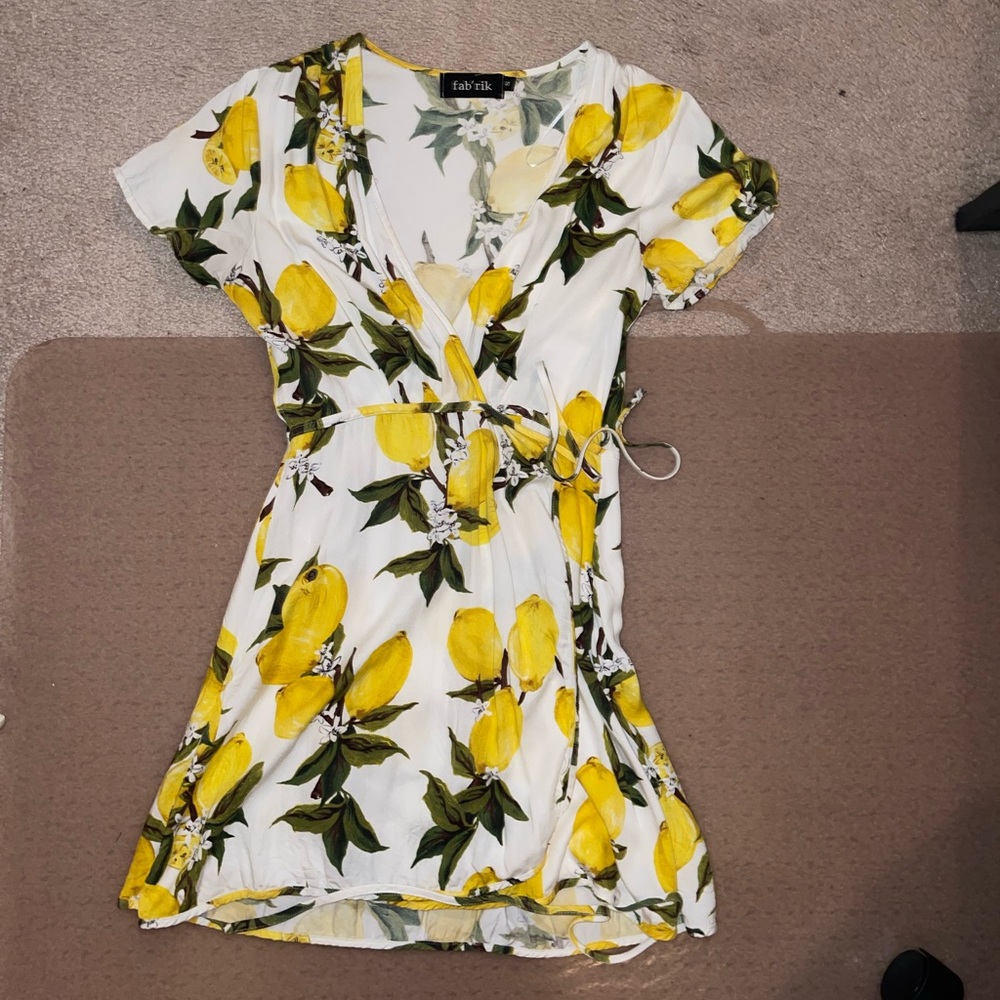 Fabrick lemon wrap dress